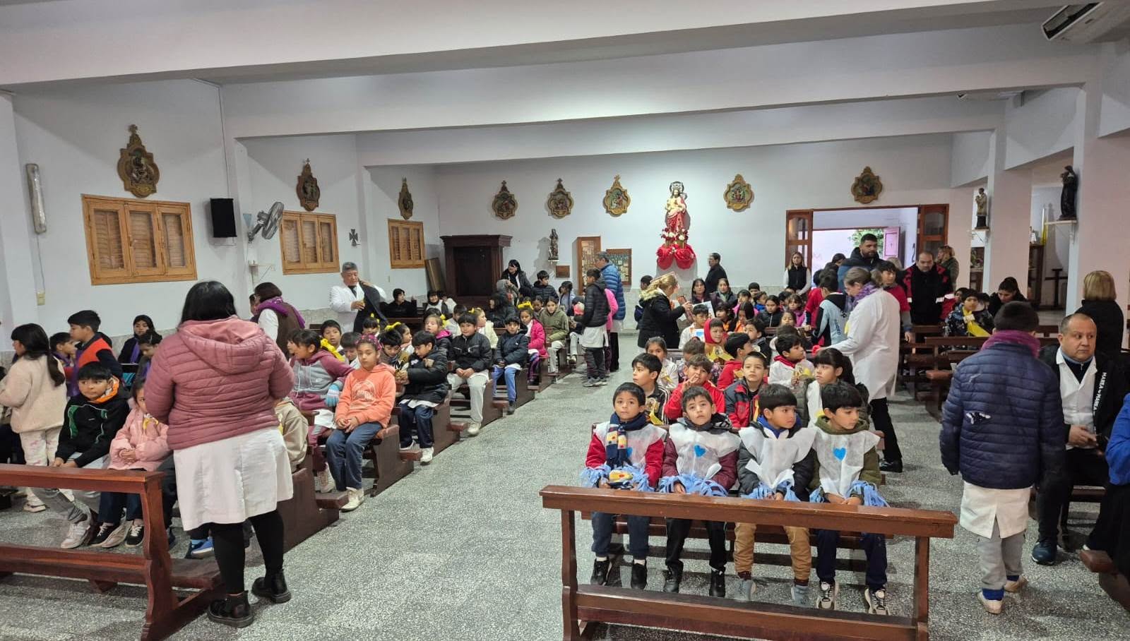 LA COMUNIDAD DE LA ESCUELA HOGAR RINDIÓ SU HOMENAJE A SAN ANTONIO DE PADUA