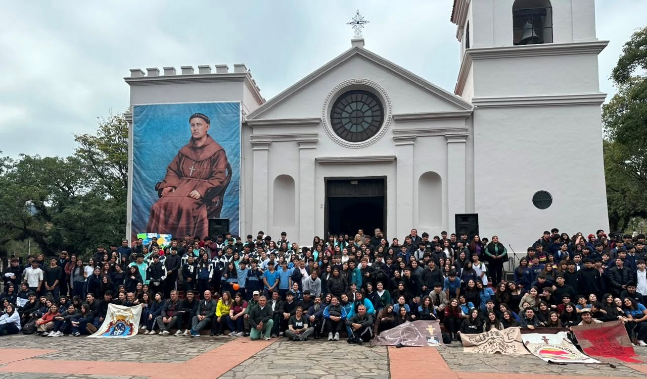 𝗔𝗹𝘂𝗺𝗻𝗼𝘀 𝘀𝗲𝗰𝘂𝗻𝗱𝗮𝗿𝗶𝗼𝘀 𝗱𝗲 𝗰𝗼𝗹𝗲𝗴𝗶𝗼𝘀&hellip;