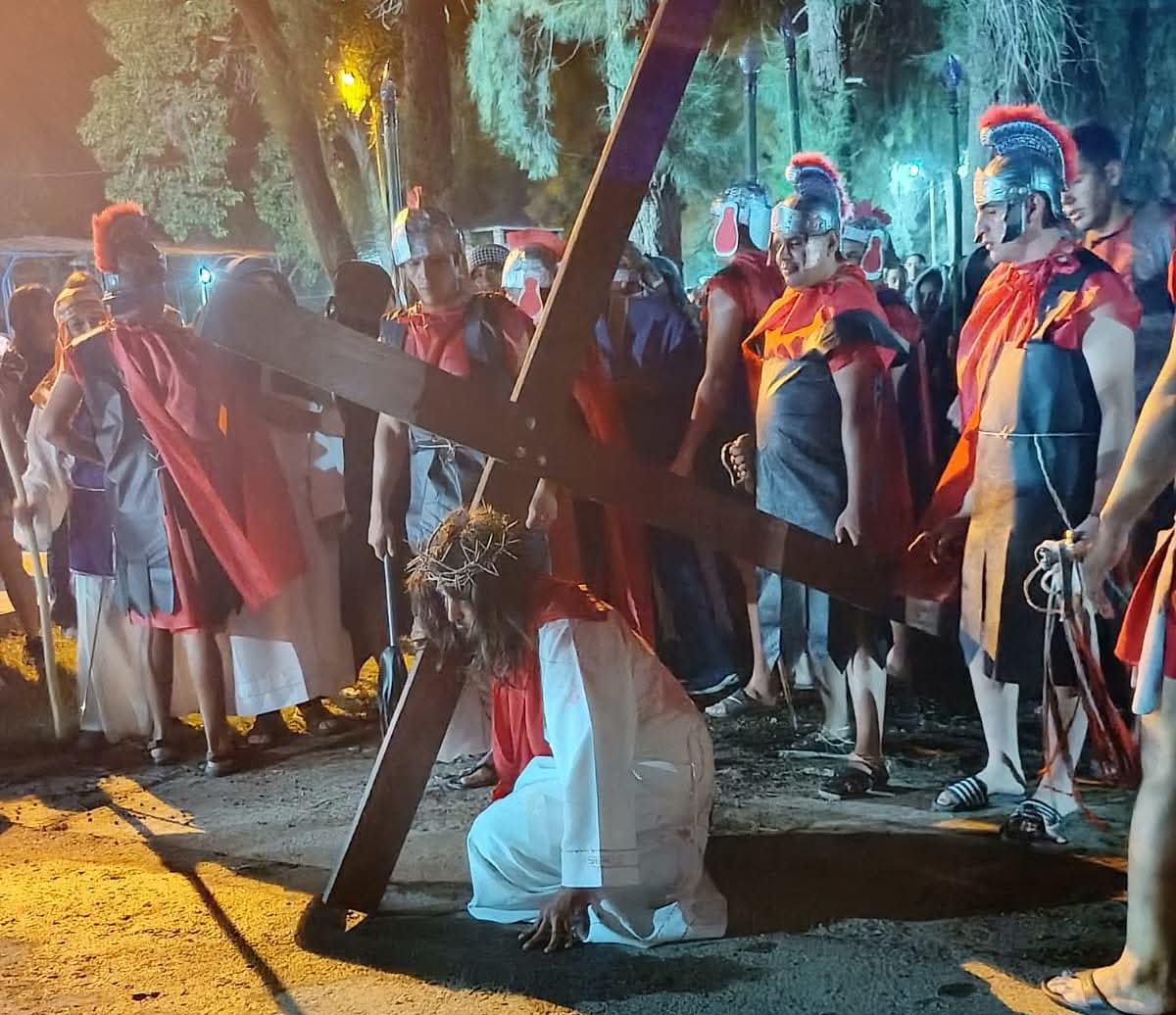 Vía Crucis viviente puesto en  escena por personal policial