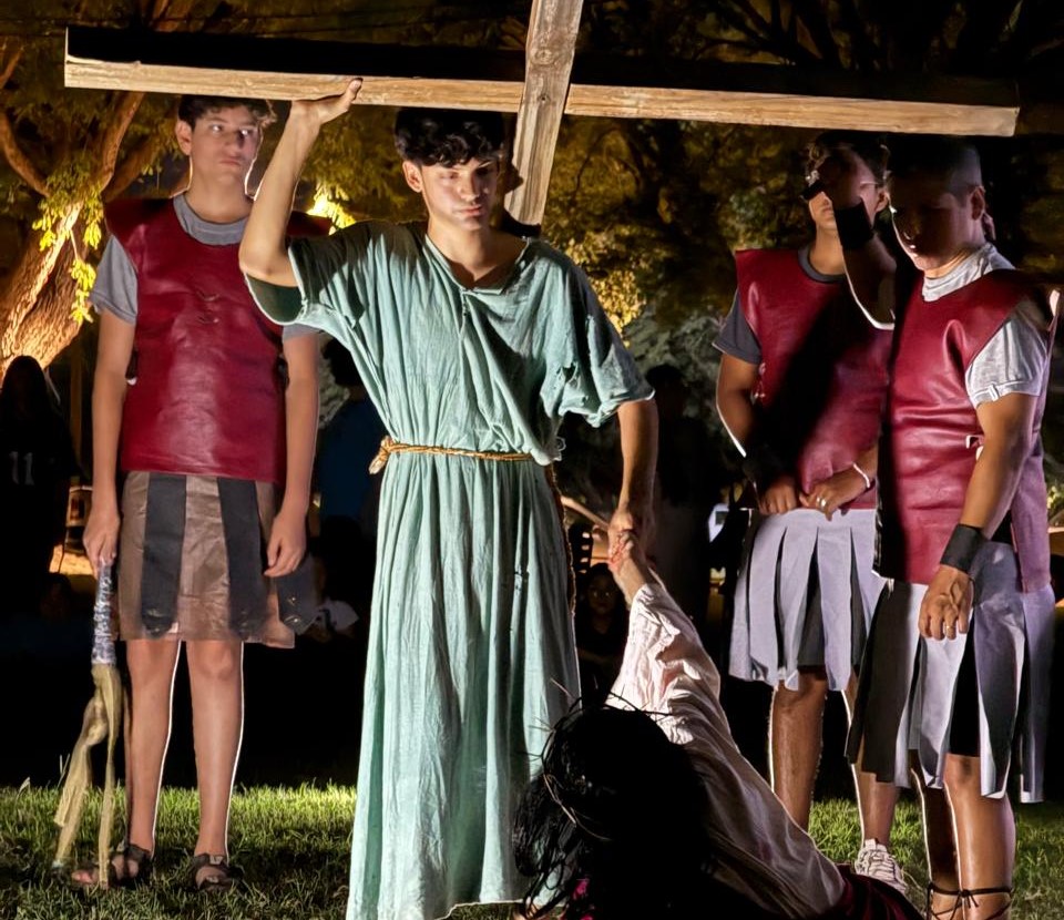 Vía Crucis viviente de las familias  en el parque Adán Quiroga